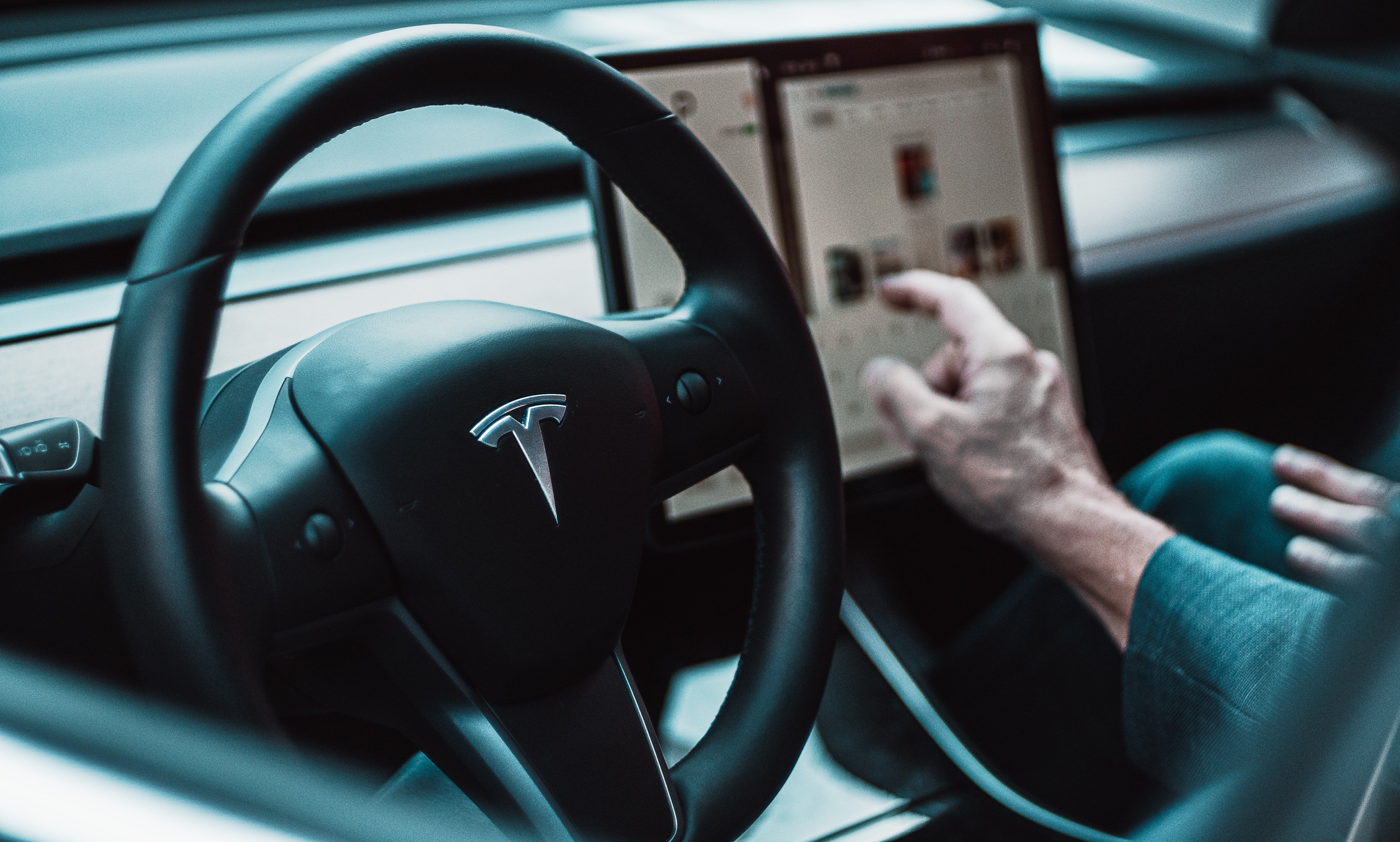 How Tesla's Innovative Business Model Sets the Brand Apart